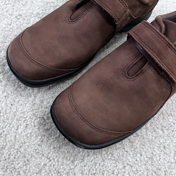 Easy Spirit Brown Suede Comfort Shoes - Picture 4 of 15
